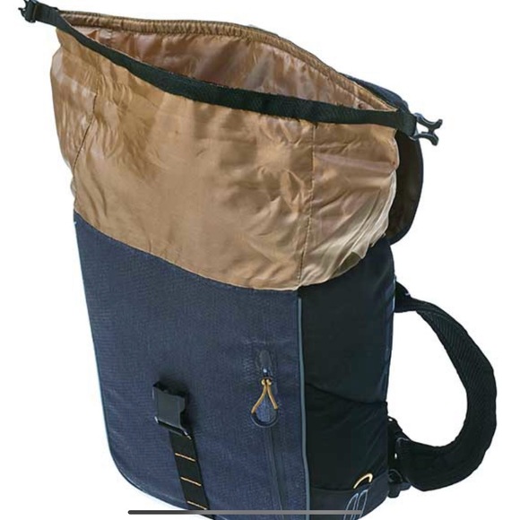 Basil- Miles Convertible Bicycle Bag - Picture 5 of 6